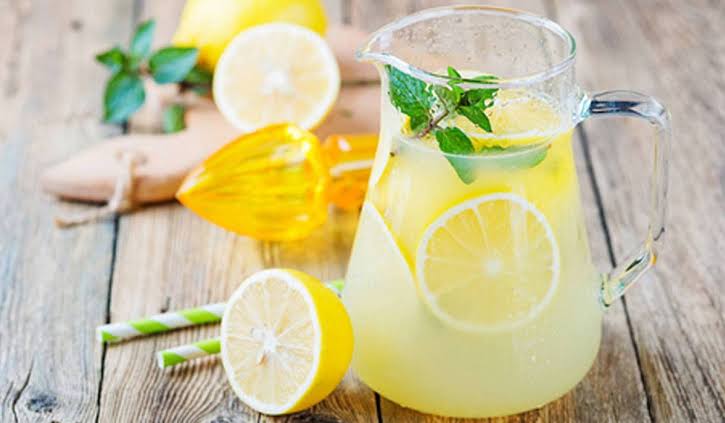 فوائد عصير الليمون وهو من العصائر التى يحبها العديد من الأشخاص و الأستفادة  من قيمتها الغذائية