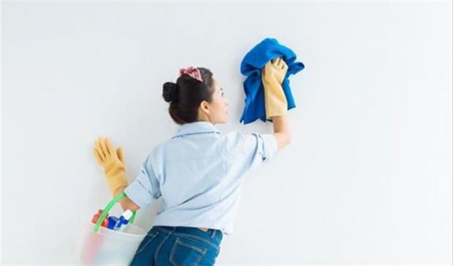 صورة كيفية تنظيف الجدران بسهولة