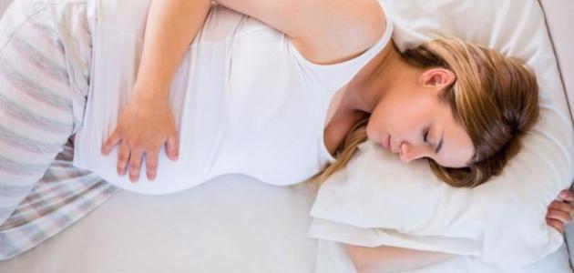 أسباب المغص في الشهور الأولى من الحمل