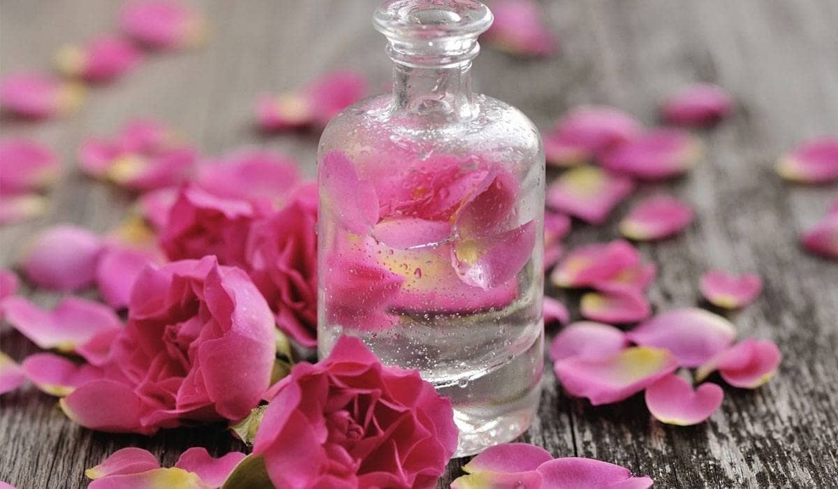صورة مكونات ماء الورد