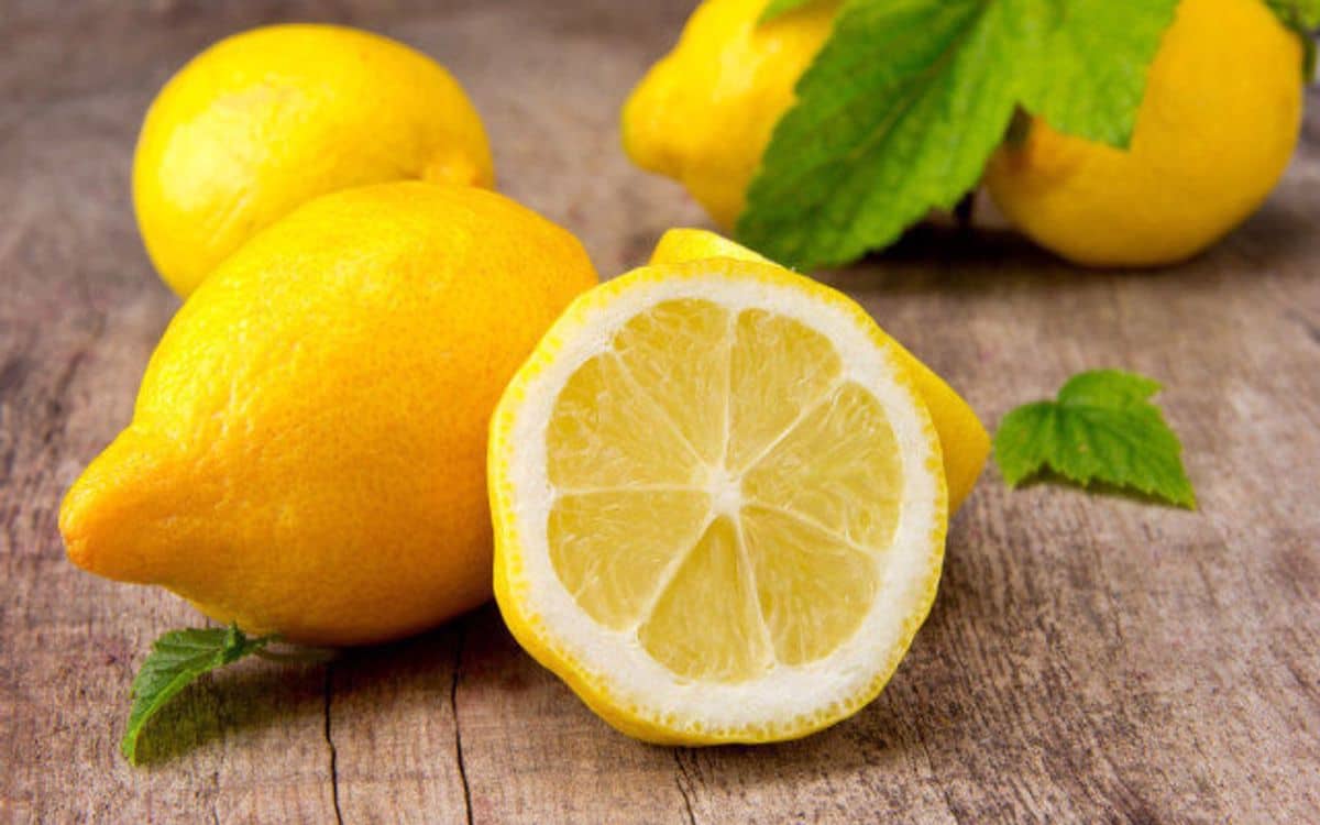 هل الليمون الحامض يقطع الدورة الشهرية