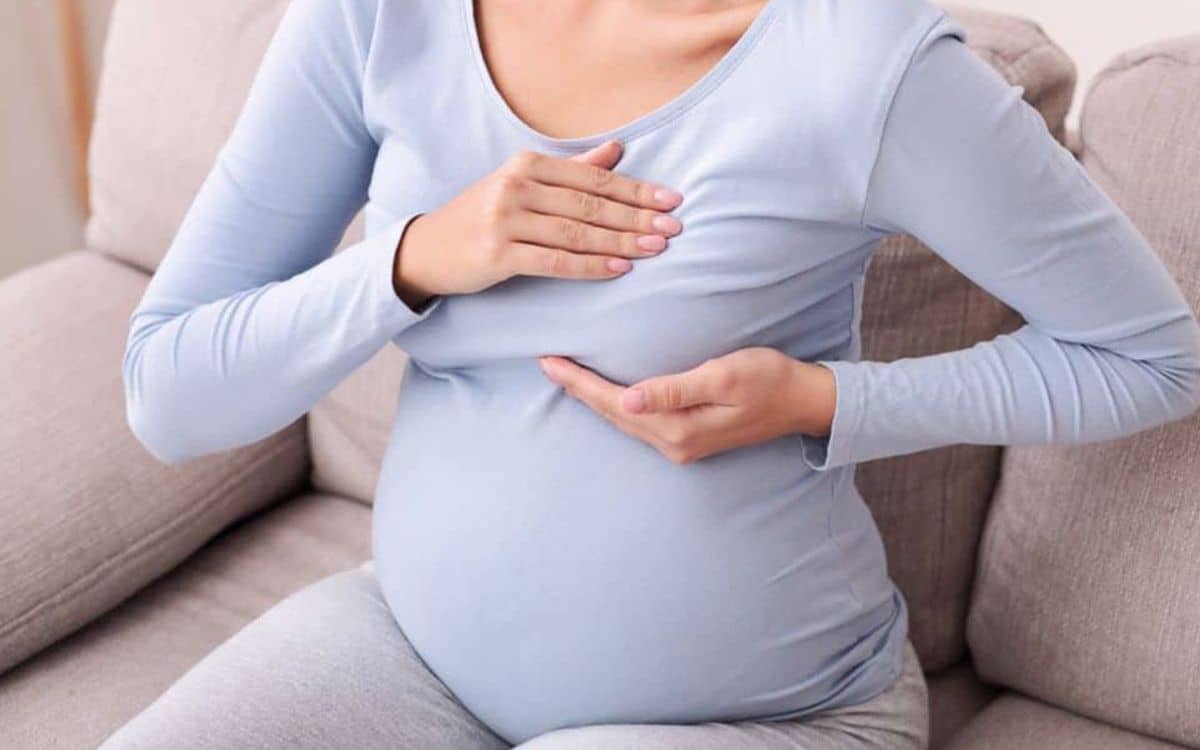 صورة أسباب ألم الثدي في بداية الحمل