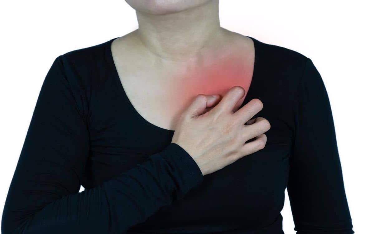 أسباب ألم الثدي الأيسر والكتف الجواب