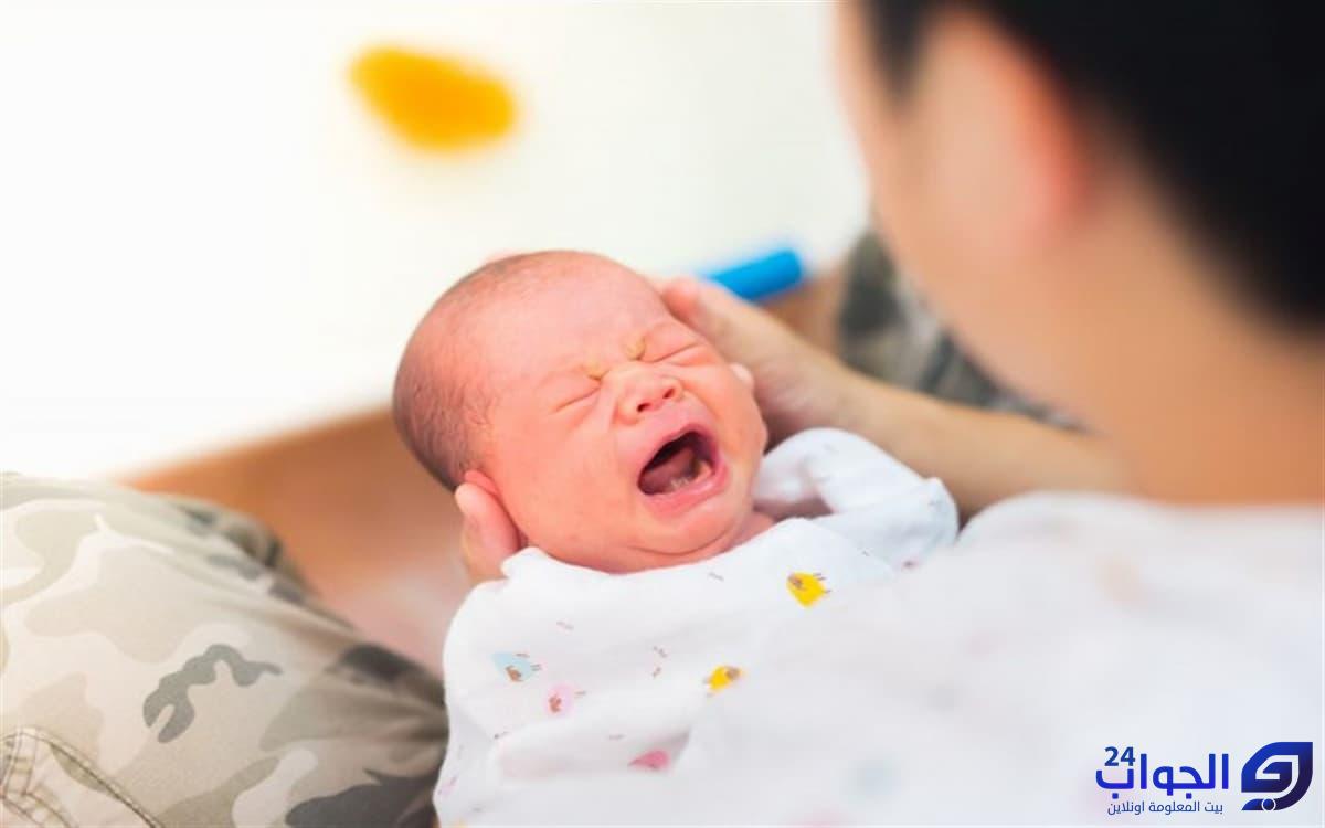كيف اتعامل مع طفل حديث الولادة كثير البكاء